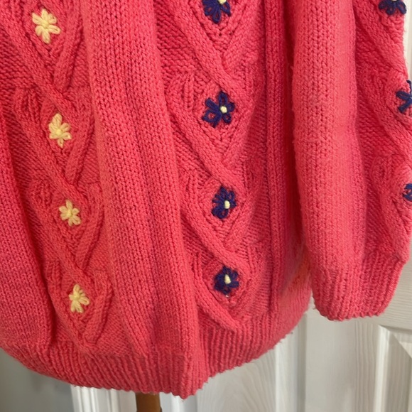 Hand knit embroidered floral cardigan sweater pink handcrafted women’s size M - Picture 16 of 16